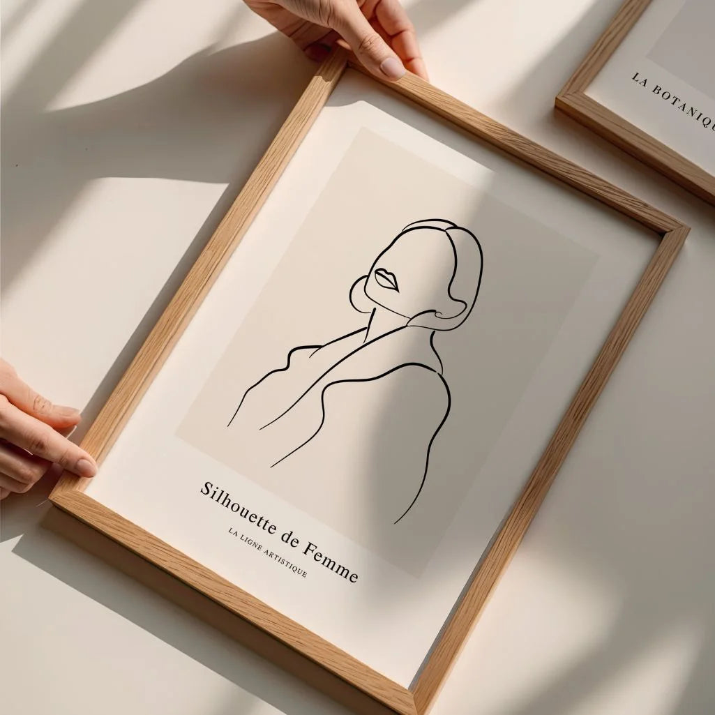 Plakat – Elegancka kobieta w płaszczu