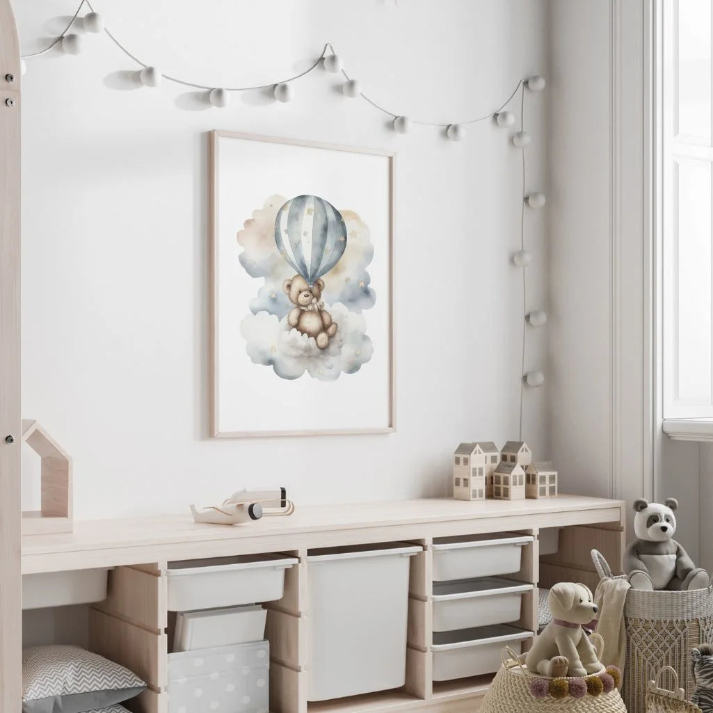 Plakat Miś Na Chmurce Z Balonem i Gwiazdkami